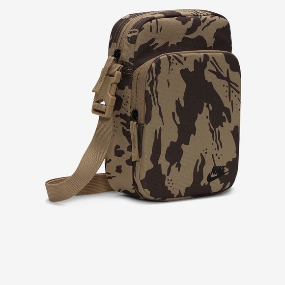 Nike Heritage
Camo Crossbody Bag (4L) - Picture 4 of 9